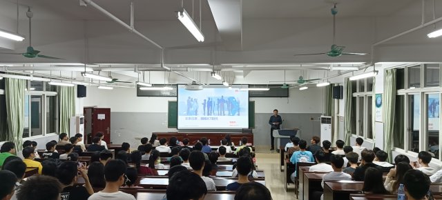 信息工程学院举办华为学院ICT行业发展宣讲会
